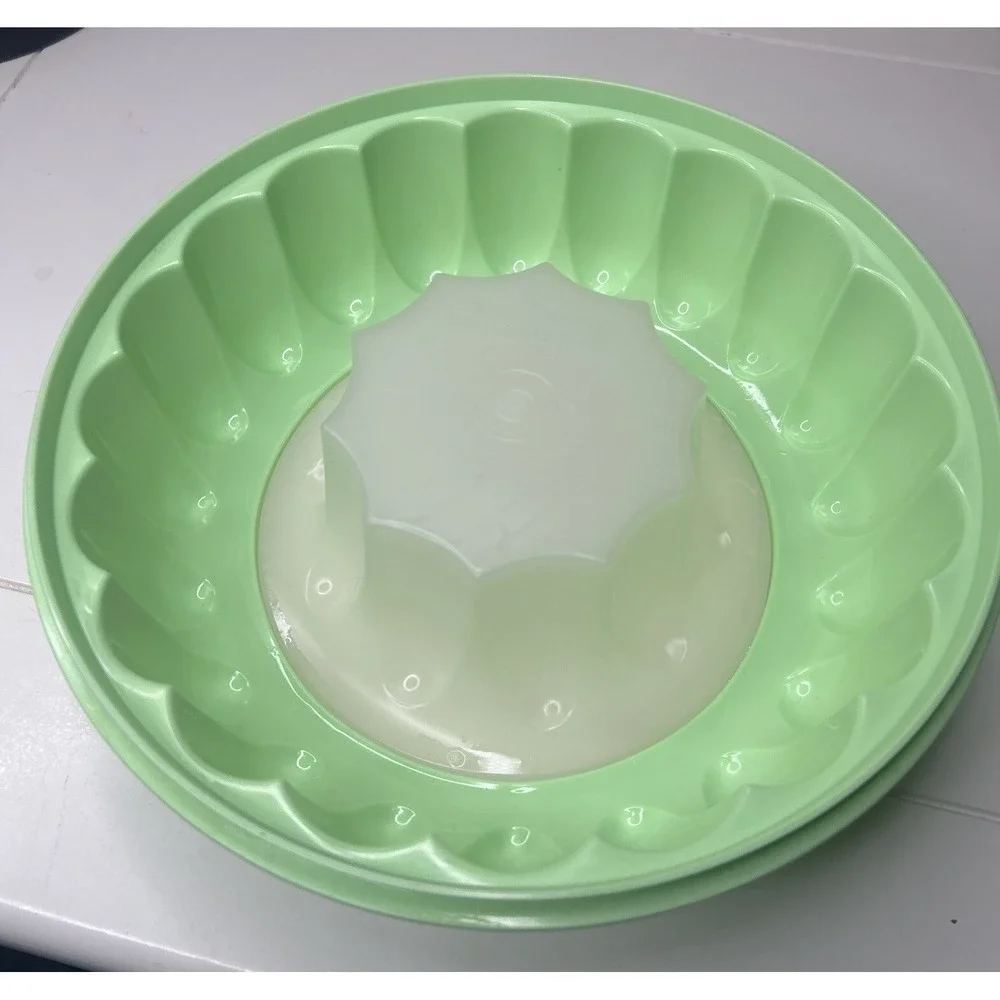 Vintage‎ Tupperware 1203 Mint Green Bundt Cake Pan Jello Mold Retro Baking